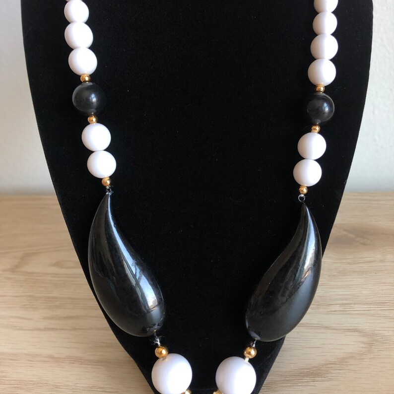 pendant necklace gift 60s floral jewelry black and white necklace floral necklace vintage 1960s necklace vtg necklace beaded necklace