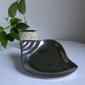 vtg seashell dish, vintage silver tone plate, vintage shell plate, vintage shiny seashell, vintage seashell decor, boho decor, granny chic