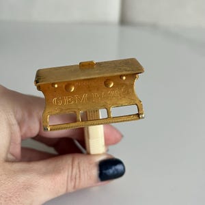 Vintage Gold Safety Razor – Classic Gem Razor, Retro Shaving Tool, Collectible Grooming, Mid-Century Men’s Gift, Made in USA