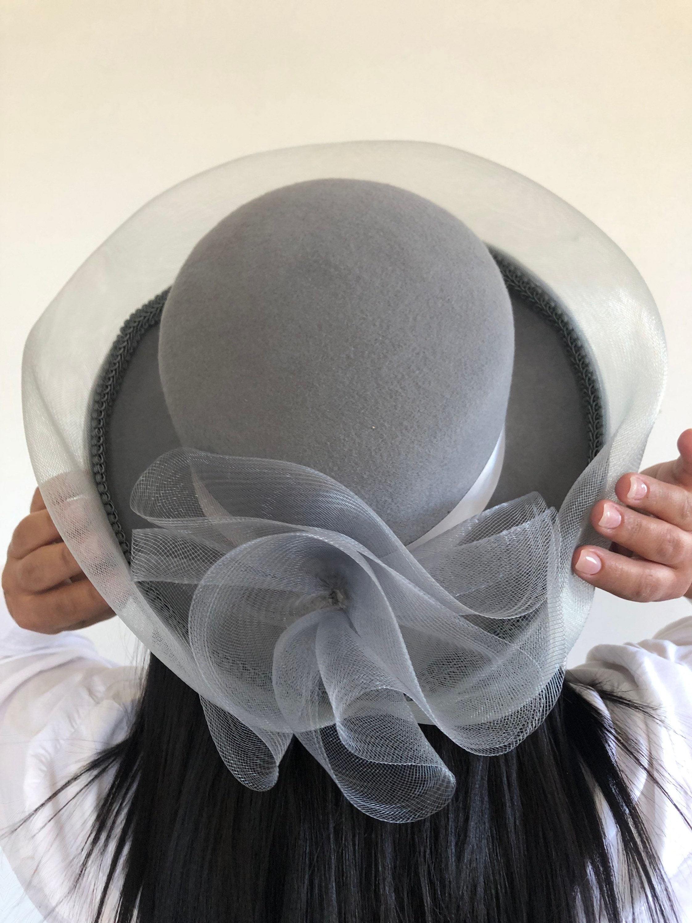 Vintage Grey Wool Hat With Big Ribbon Detail - Retro 1960s  display picture 2
