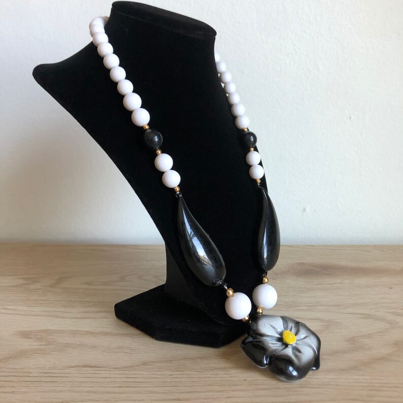 pendant necklace gift 60s floral jewelry black and white necklace floral necklace vintage 1960s necklace vtg necklace beaded necklace