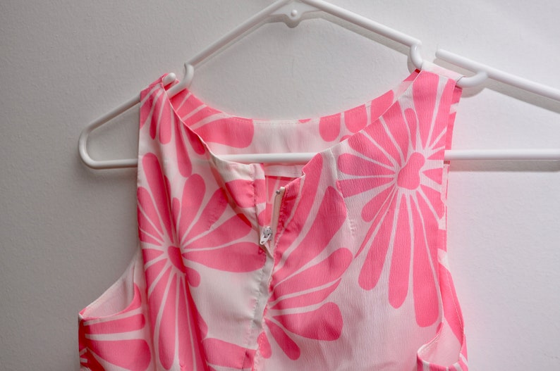 60s dress pink and white floral print white and pink floral summer dress summer fashion vtg 1960s dress vintage floral print dress