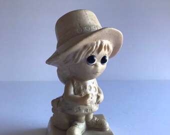 置物 love is strength Vintage 'I Love You More Than Fridays' Figurine, Wallace Berry