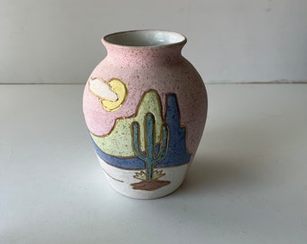 Vintage Southwestern Vase - Ceramic Desert-Inspired 70s Decor - Unique & Charming