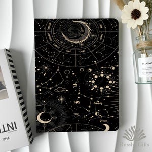 Cosmic Map Zodiac Art iPad Case Voor iPad A16-11 "Air 7-11"13", iPadPro 2024-11"13"/2022-11"12.9" (iPad 10), Mini5-7, Boek/Flip Case Met Pensleuf