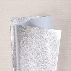"Metallischer Filz // Silber // Bellwether, silberfarbene Filzplatte in 23x31 cm, silberner Glanzfilz, Filzakzente, silber und gold