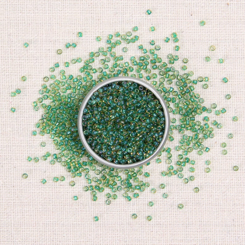 Sequins & Beads // Kelly Green Metallic Sequins, Green Seed Beads, 4mm Flat Sequins, Sequin Appliqué, Felt Embellishment, Beads Size 11 Beads