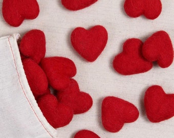 Corazones de fieltro rojos, paquete de 12 // Figuras de fieltro // Pompones de fieltro de lana, guirnalda DIY, decoración para guardería, móvil, accesorios para fotos