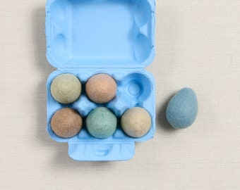 Paaseieren // Viltvormen // Grote eieren, neutrale kleuren // Vilten pompons, nat vilten ei, naaldviltproject, paasdecoratie, paaseieren