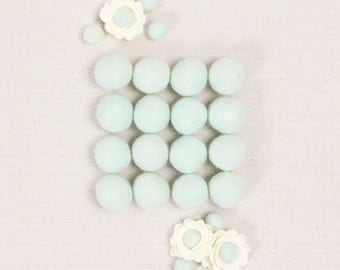 Felt Balls // Mint Green // Felt Pom, Felt Flower Supplies, Pom Pom Garland DIY, Mobile Crafts, Felt Beads, Green Pom Poms, Flower Center