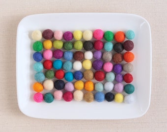 Feutre Pom-Poms, Petit // Paquet de 50 // Pompons en feutre de laine par Benzie // Guirlande en feutre, Pompons en feutre, Kit de guirlande en feutre bricolage, Boules feutrées, Perle en feutre