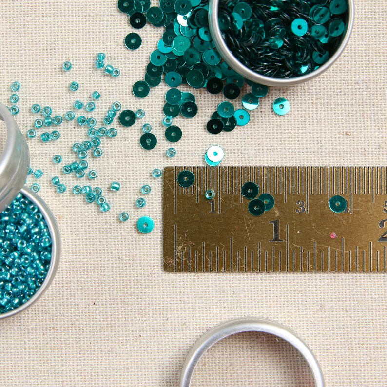 Sequins & Beads // Kelly Green Metallic Sequins, Green Seed Beads, 4mm Flat Sequins, Sequin Appliqué, Felt Embellishment, Beads Size 11 image 6