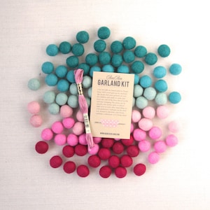 Sweetheart Pom Palette // Filz Pom-Poms // Ombre Farbe Filz Pom-Poms, DIY Girlande Kit, Valentinstag Basteln, Wolle Perlen, Dekor