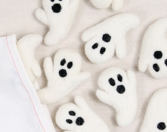 Felt Ghosts // Felt Shapes // Felt Pom Poms, Halloween Garland, DIY Garland, Felt , Wool Shapes, Halloween Decor