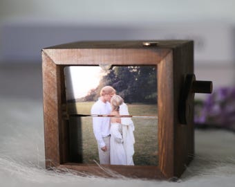 Custom Family Memories Flip Book Frame Animation Machine,Personalized Wooden Photo Album,Photo Album with LED,Wooden Handicraft,Gift for Dad