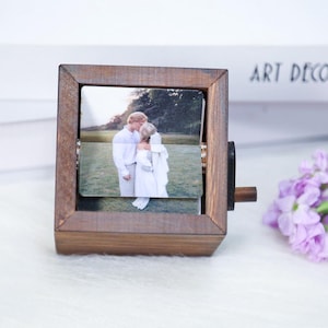 Custom Family Memories Flip Book Frame Animation Machine,Personalized Wooden Photo Album,Photo Album with LED,Wooden Handicraft,Gift for Dad