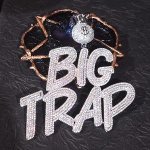 Ciondoli con nome personalizzato impilati a forma di borsa porta soldi ghiacciata, collana con lettera personalizzata in diamante, catena hip hop con nome personalizzato, regalo di gioielli di compleanno per lui