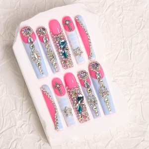PETALEDGE | Herbruikbare luxe handgemaakte lange vierkante roze strass druknagels – 3D-kristal acryl nepnagels, glamoureuze persset