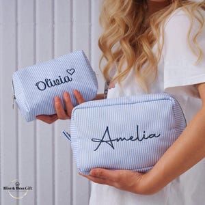 Personalisierte Brautjungfer Geschenk Bestickte Name Seersucker Schminktasche Beauty Tasche Monogramm Kulturbeutel Hochzeitsgeschenk