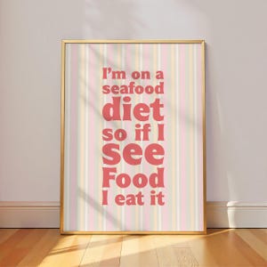 Póster con frases humorísticas sobre planes de dieta para amantes de la comida, citas divertidas para el comedor y la cocina, decoración de pared con rayas pastel en un rincón de comida.
