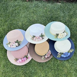 Bloemen platte strohoed voor dames, nieuwe zomerse outdoor reiskleur bijpassende strandhoed