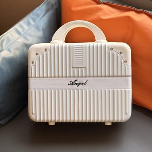 Nuevas ideas de moda y portabilidad: Estuche de maquillaje con letras personalizadas que decorará cualquier viaje.