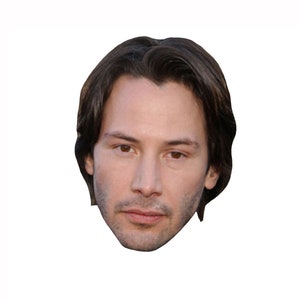 Pode incluir: Um retrato de perto de um homem com cabelo castanho escuro e uma express&atilde;o s&eacute;ria. Ele tem uma tez clara e olhos castanhos.
