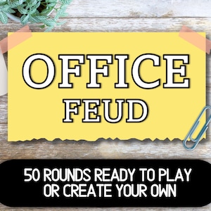 Pode incluir: Um post-it amarelo com as palavras "OFFICE FEUD" em letras pretas em negrito. Abaixo da nota, há uma faixa preta com o texto "50 RODADAS PRONTAS PARA JOGAR OU CRIAR AS SUAS". Um clipe de papel e uma xícara de café também são visíveis.