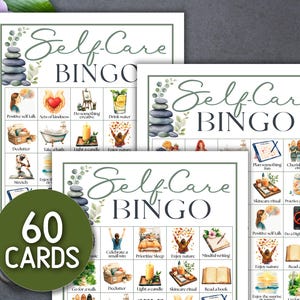 Puede incluir: Tres tarjetas blancas con el texto "Self-Care BINGO" e ilustraciones de actividades de autocuidado. Un c&iacute;rculo verde con el texto "60 CARDS" est&aacute; en la esquina inferior izquierda. Las tarjetas est&aacute;n rodeadas de flores moradas y un cuenco negro.