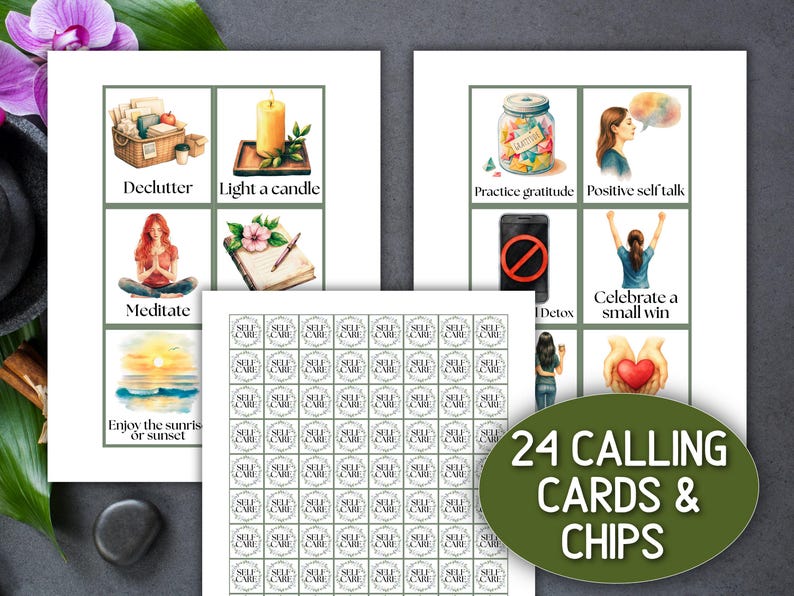 Puede incluir: Un conjunto de tarjetas y fichas de llamada de autocuidado. Las tarjetas presentan ilustraciones de acuarela con frases como "Despejar", "Encender una vela" y "Practicar la gratitud". Las fichas tienen un dise&ntilde;o floral con las palabras "Self Care".