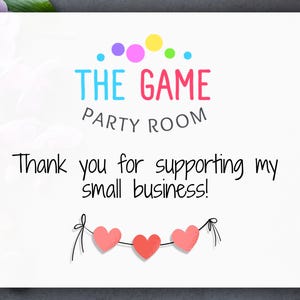 Puede incluir: Una tarjeta blanca con el texto "THE GAME PARTY ROOM" en letras coloridas y una guirnalda de tres corazones rosas. La tarjeta tambi&eacute;n incluye el mensaje "Thank you for supporting my small business!"