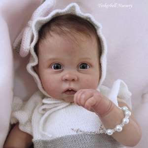 Bobbie – Hand-Rooted Mohair – Realistic Reborn Baby Doll – Weighted – Anatomically Correct – SoftTouch Vinyl – 48cm – OOAK Art Doll