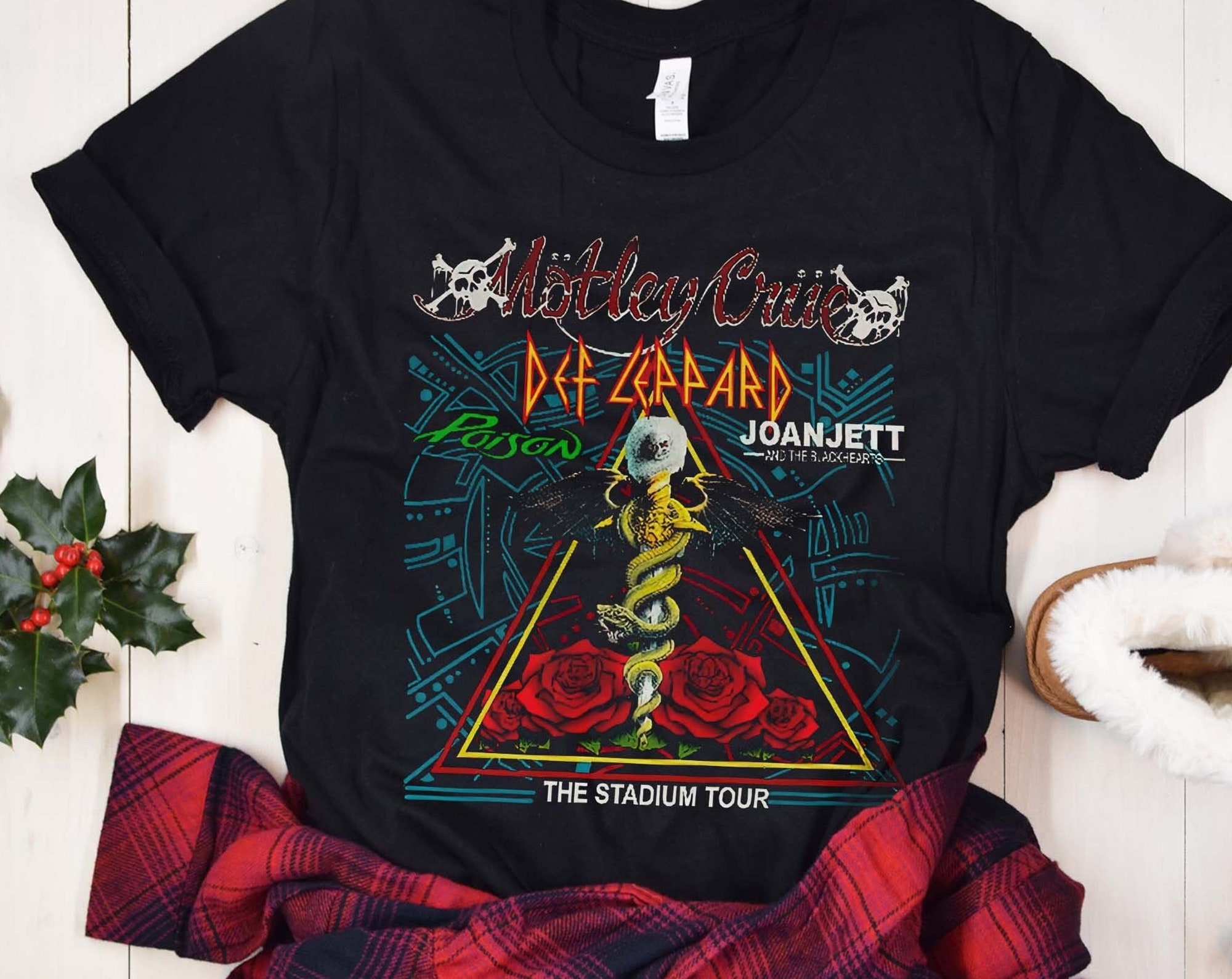 Discover Joan Jett, Motley Crue Stadium Tour 2022 Crewneck T-Shirt