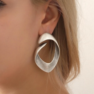 Orecchini a cerchio scultorei astratti, orecchini oversize in argento, orecchini pendenti moderni e minimalisti per donna