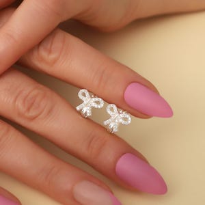 Bogen Silber Ohrringe, Bogen Ohrstecker, Frauen Minimalist Sterling Silber Trendy Ohrringe, Geschenk für sie, Geschenk für Mama, Geburtstagsgeschenk