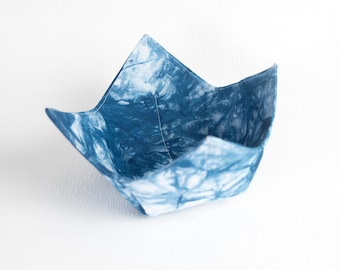 Handmade Indigo Shibori Bowl Cozy Japanese Tie-Dye Fabric Dish Holder Heat-Resistant Kitchen Accessory Unique Boho Dinnerware Protector