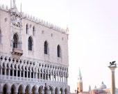 ヴェネツィア、イタリア、ロマンチックな旅行写真、サン・マルコ広場、ドゥカーレ宮殿、パステルピンク、クリームピンクの氷の宮殿