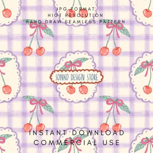 Puede incluir: Un patrón sin costuras con cerezas de acuarela con lazos rosas y hojas verdes sobre un fondo de cuadros vichy de color púrpura claro. El diseño incluye el texto "JPG FORMAT", "HIGT RESOLUTION", "HAND DRAW SEAMLESS PATTERN", "SONKO DESIGN STORE", "INSTANT DOWNLOAD" y "COMMERCIAL USE".