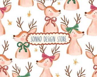 Peut inclure: Motif sans couture peint à la main avec des cerfs de dessins animés avec des bois, des nœuds et des joues roses. Les cerfs sont dans des tons de marron et de rose, avec des nœuds roses et verts. Le texte "SONKO DESIGN STORE" est visible.