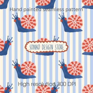 Op de afbeelding: Een grillig naadloos patroon met blauwe slakken met rood-wit gestreepte schelpen tegen een lichtblauwe en wit gestreepte achtergrond. De tekst "Hand painted seamless pattern" en "SONKO DESIGN STORE" zijn zichtbaar. Hoge resolutie, 300 DPI.