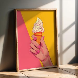 Mano de arte pop sosteniendo un cono de helado / Fondo amarillo brillante y rosa / Ilustración retro de postre de verano para una decoración de pared moderna y divertida