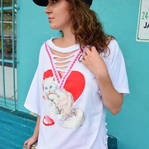 Kitty amor tee / mujeres camiseta / gato tee / gato señora / camiseta angustiada / uno de un tipo cinta encaje V tee correas sueltas en la espalda, se adapta tallas S a través de XL imagen 2