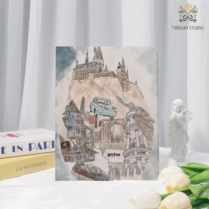 Könnte beinhalten: Ein rechteckiges Notizbuch mit einer Aquarellillustration, die Szenen aus der Harry-Potter-Reihe zeigt. Das Kunstwerk zeigt Hogwarts, ein blaues Auto und verschiedene Gebäude. Die Wörter "Harry Potter" und "Gringotts Bank" sind sichtbar.