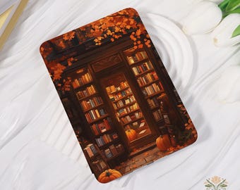 Pode incluir: Uma capa retangular com uma ilustração detalhada de uma fachada de livraria com folhas de outono e abóboras. A imagem mostra uma cena acolhedora com estantes cheias de livros, criando um tema quente e outonal.
