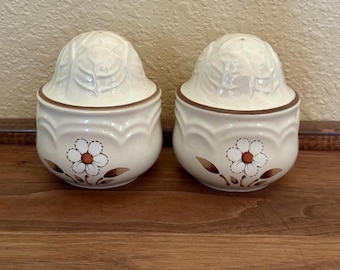 Vintage Cumberland Mayblossom Salt And Pepper Shakers Vintage Japanese Stoneware Kitchenware Farmhouse Cottage Kitchen Decor 1970s Set
