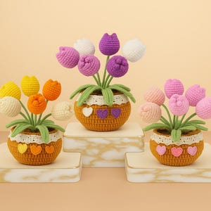 Flores de crochê feitas à mão, Tulipas de crochê feitas à mão em vaso, Mini flores de crochê, Decoração floral eternamente florescente e presente exclusivo