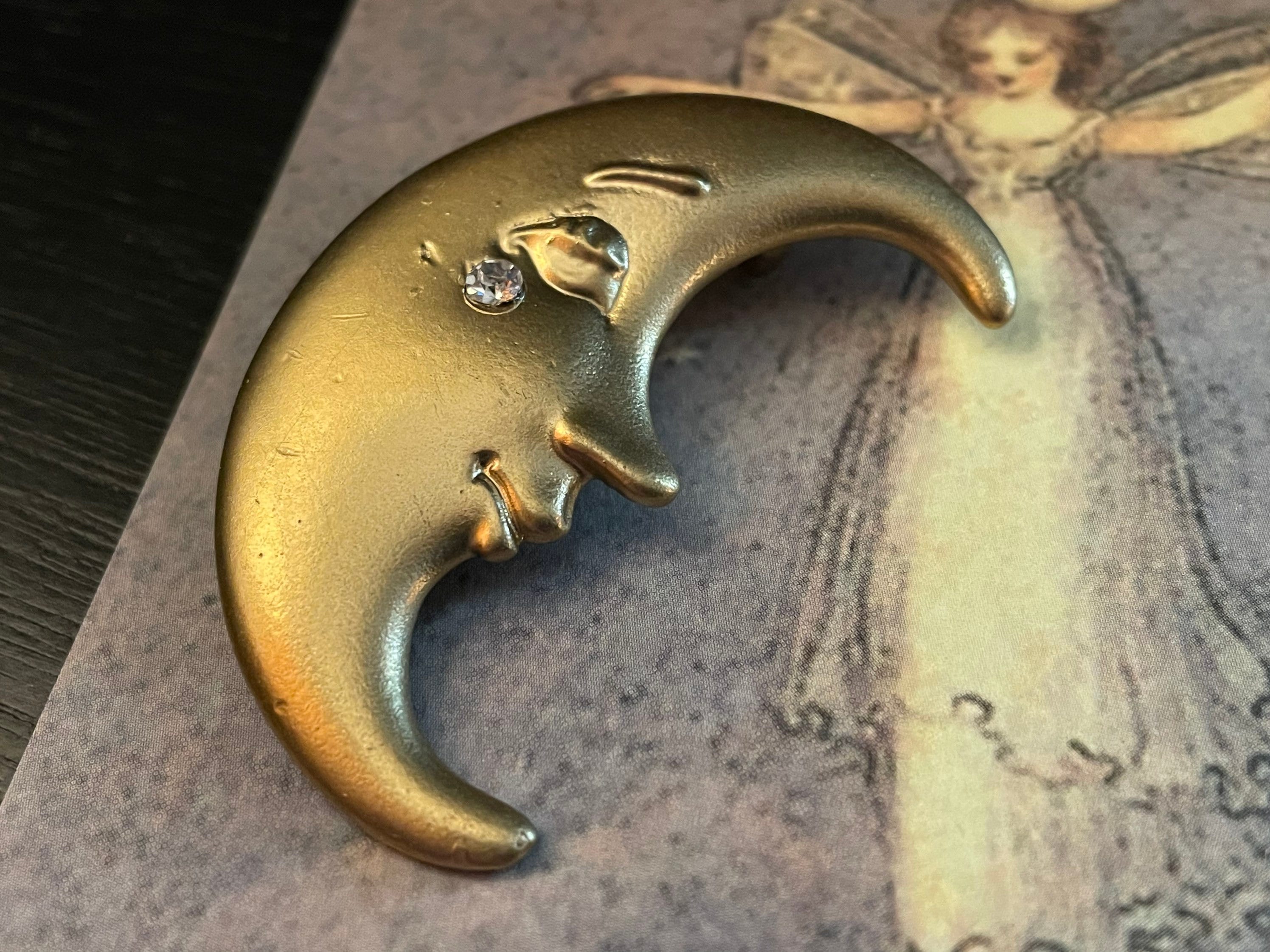 woman face Pin by MarkTheUser