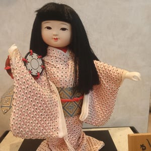 Vintage Japanese Kanoko Doll in Pure Silk Kimono – Signed by Kōei – Elegant Display – Optional Glass Case
