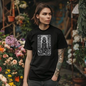 Koningin van het bos, tarotkaartshirt, Moederdagcadeau, tarotlezercadeau, shirt Witchy, T-shirt mystieke kaarten, cadeau tuinman, cadeau voor haar, tuinieren