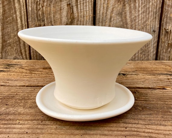 EARTHENWARE FLOWER POT